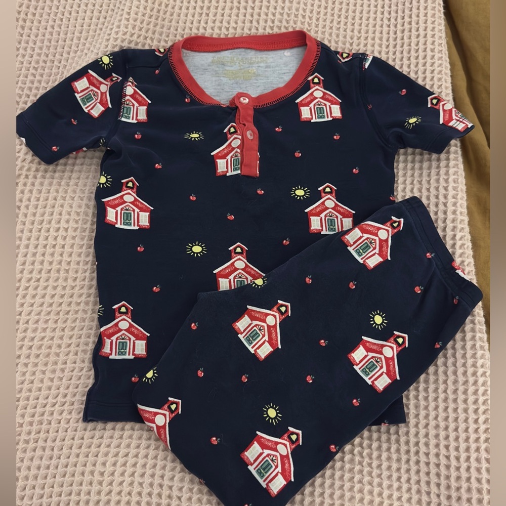 Beaufort Bonnet Company SZ 7 Pajamas with Schoolhouse Print - Navy and Red